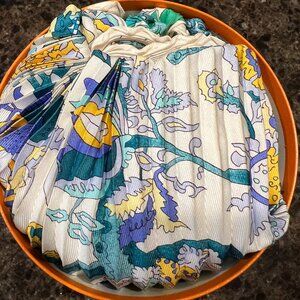Hermes Fantaisies Indiennes Silk Plisse Scarf Loic Dubigeon 1986 VIntage Ivory